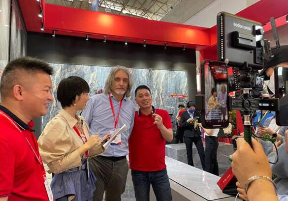 兩萬(wàn)多新品來(lái)襲金額近一千家參展商！佛山陶博會(huì)開(kāi)幕